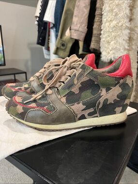 Ash Camouflage Wedge Sneakers with Red Heel Accent